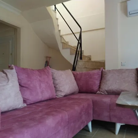 Dom wakacyjny Melisa2 Tatil Evleri Havuzlu Denize Yakin Fethiye